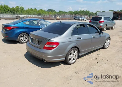 2011 Mercedes-Benz C 300 Luxury 4Matic/Sport 4Matic из США, поврежденный, VIN WDDGF8BB8BR146743